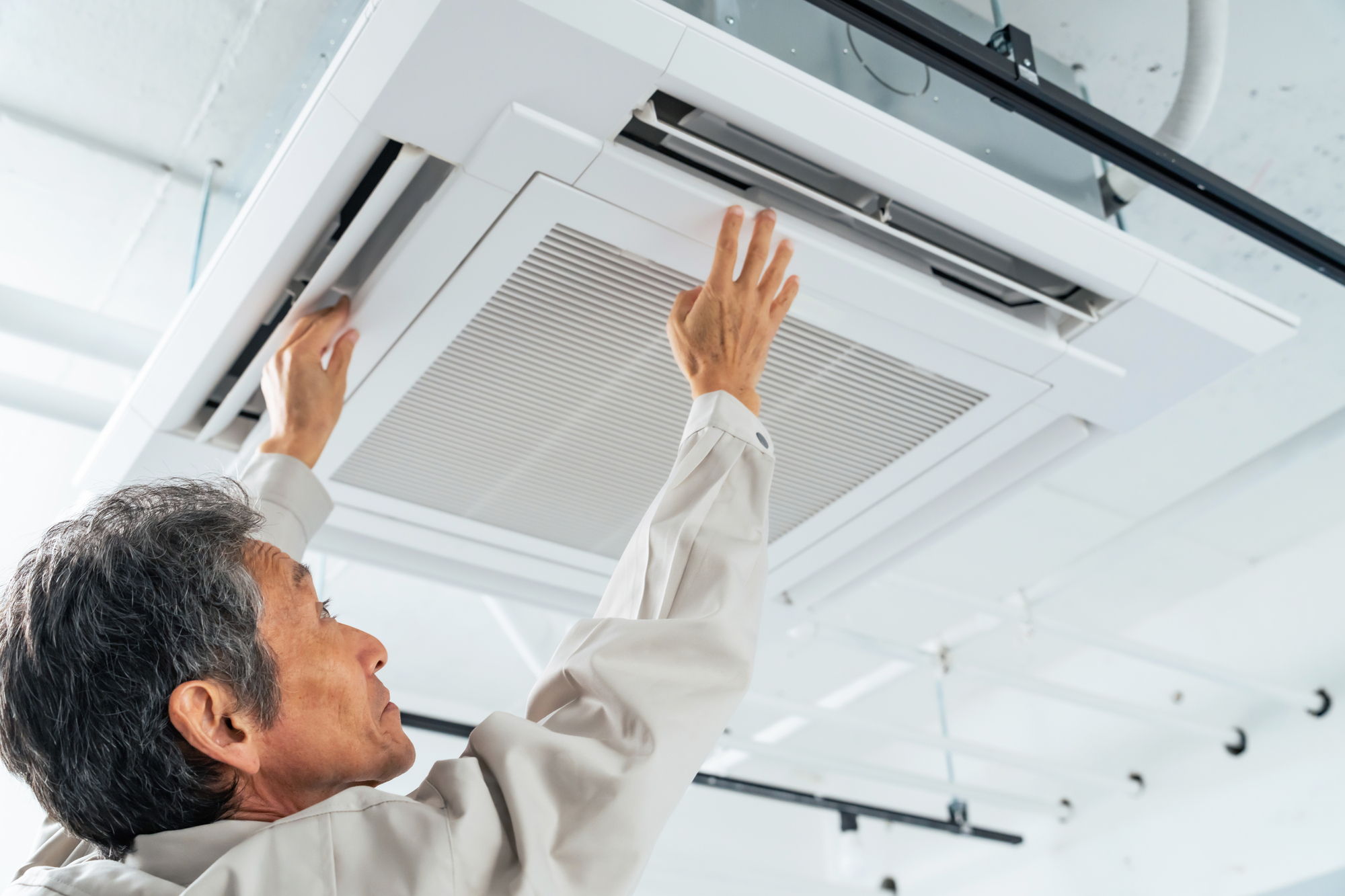 天井カセット清掃の様子